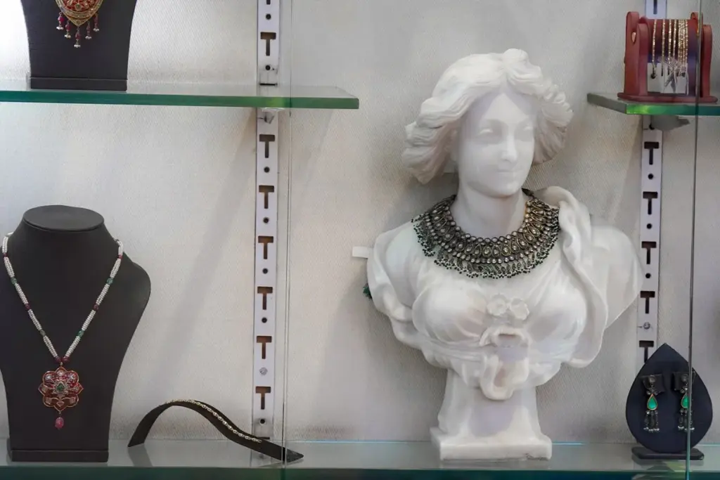 Sell Gold in NYC: Exploring the Vintage Jewelry Market